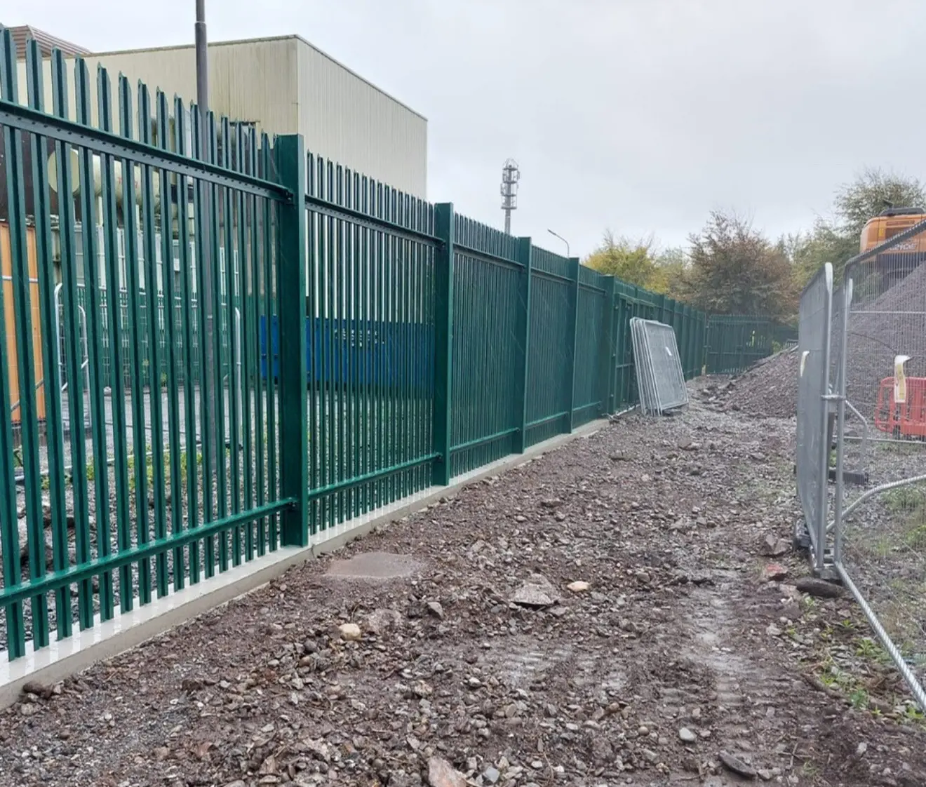 Commercial perimeter fencing near Farnham