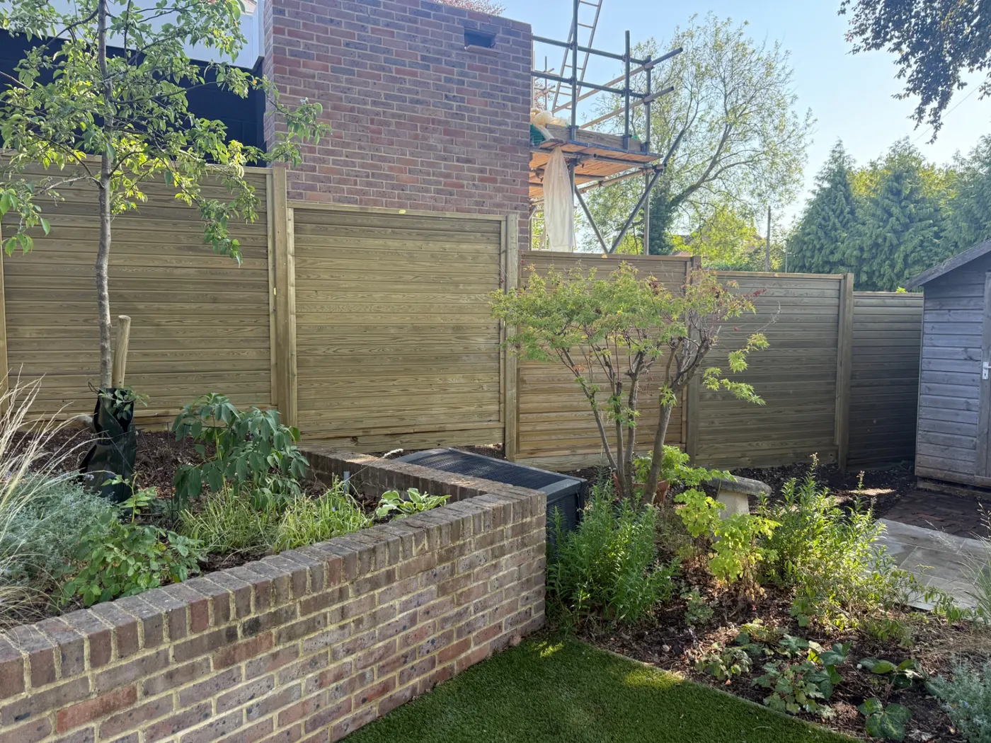 Modern horizontal panel garden fencing completed in Farnham