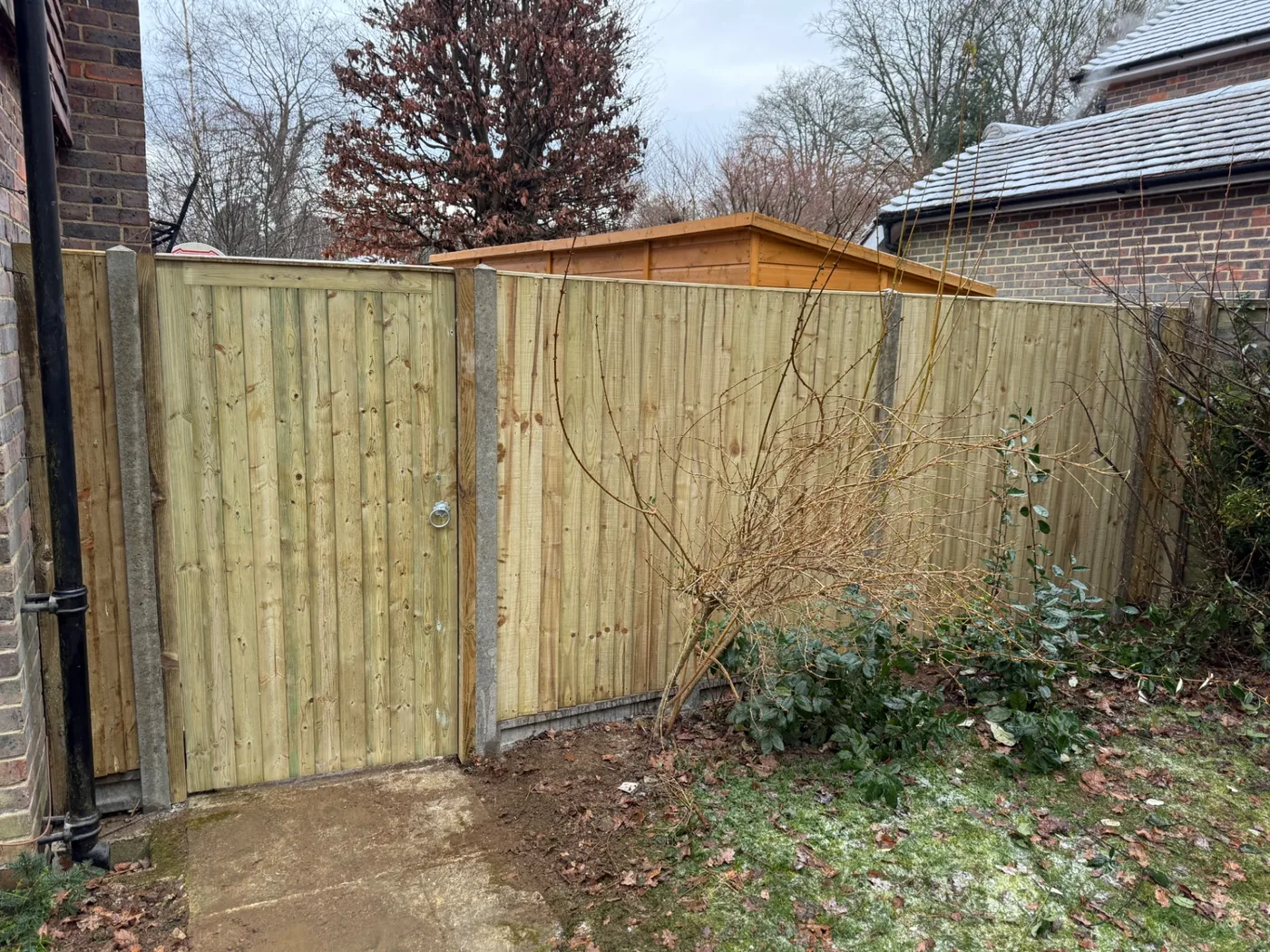 Feather edge garden gate matched to new fence panels in GU9